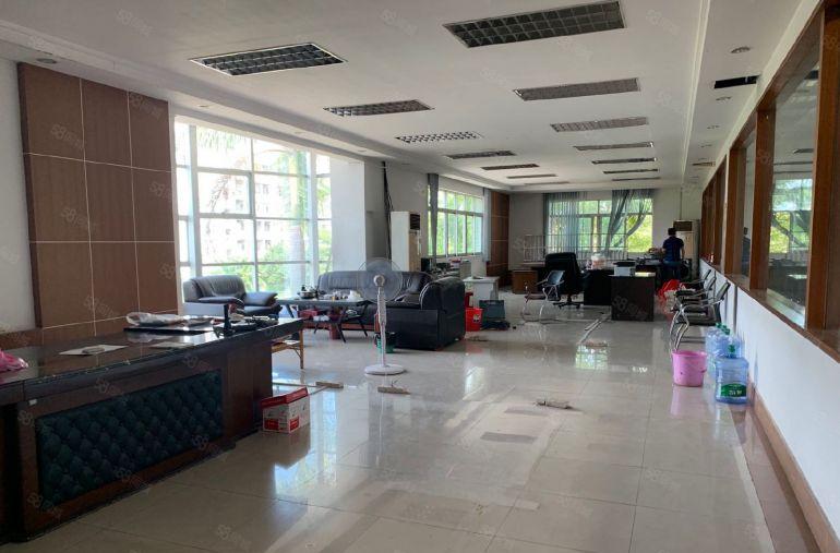 横沥膜具城附近原房东滴水12米重工业有牛角行车空地超大形象好