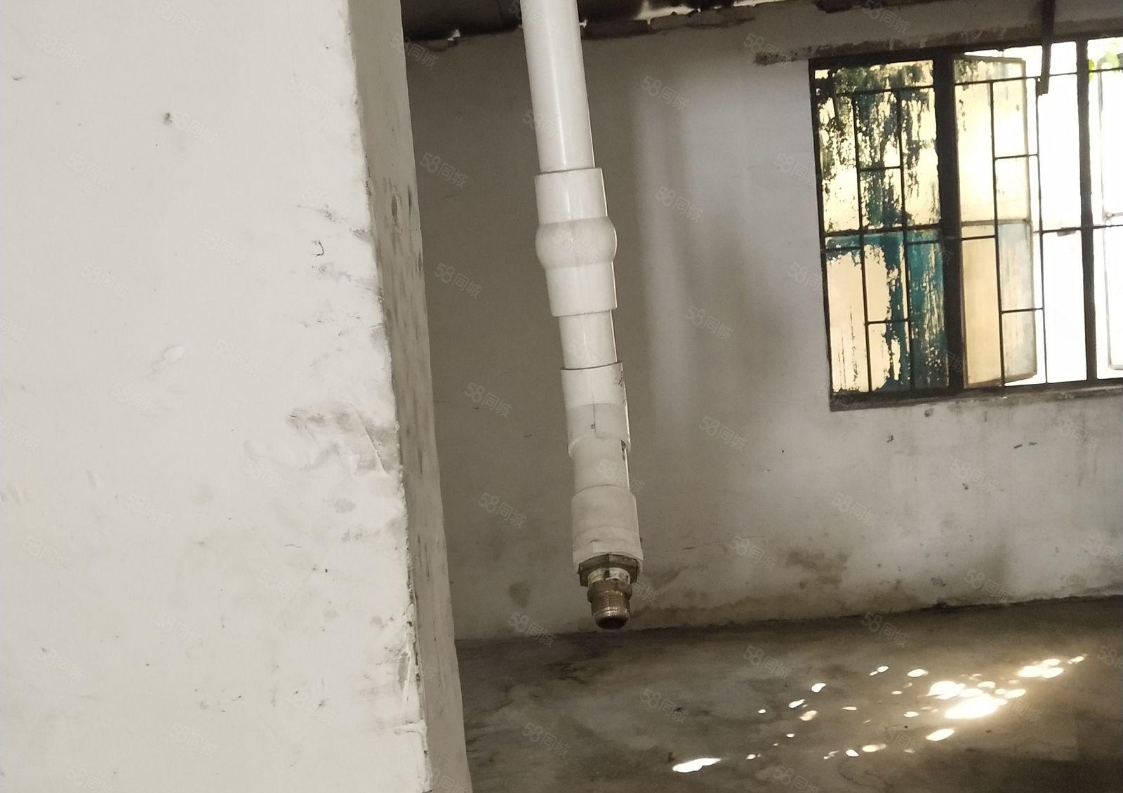 横沥镇650平单一层钢构厂房出租带航车免费使用空地大宿舍按需