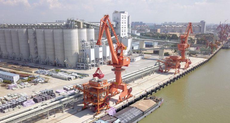 全新厂房业主直租，配套4个万吨级码头泊位及85万吨仓容