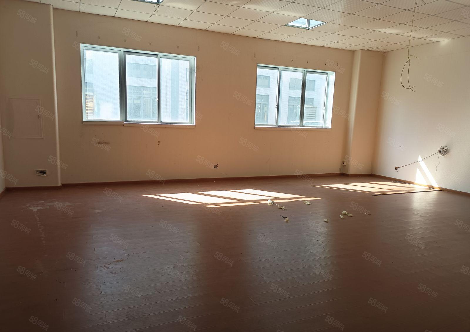 桥头新出标准厂房楼上有现成的地坪漆600平方低价出租地段繁华