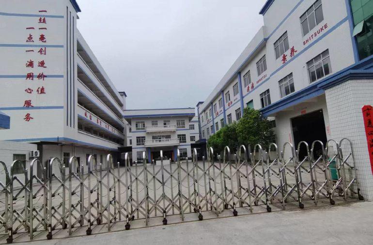 桥头镇高速出口旁原房东标准独院9800平，带国有双证低价出租