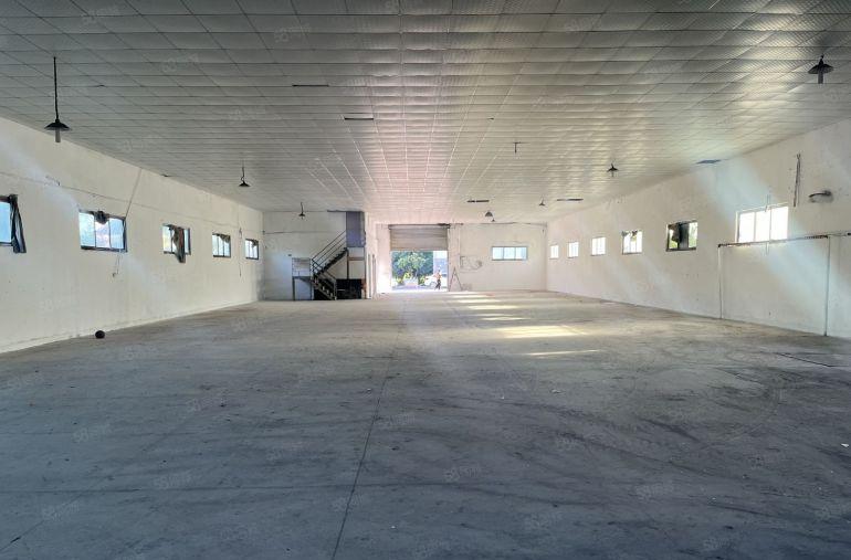 桥头新出原房东砖墙到顶小独院。现成办公室。吊顶可拆周边没居民