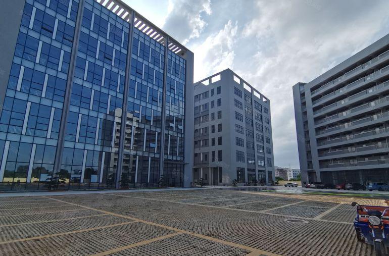 桥头原房东独院一楼7.5米带牛角，空地超大，卸货平台水电过户