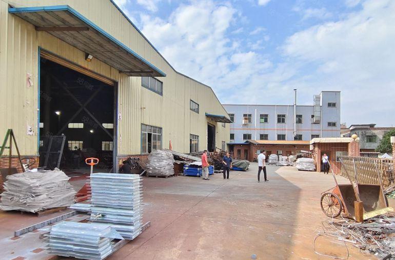 桥头新出原房东钢构小独院 滴水9米 只租10块