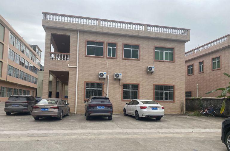 桥头镇新出二楼1800平米，有办公室及地坪漆。