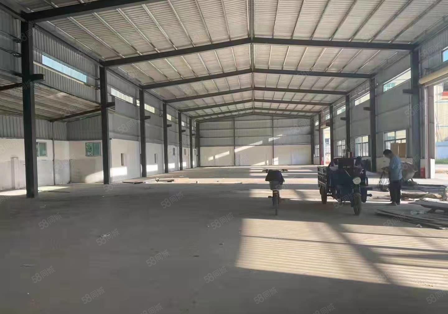 新出独院单一层钢构2200平方低价出租，滴水8米临近高速