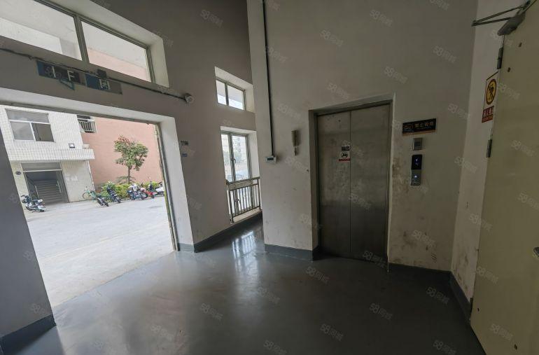 桥头镇带装修现成办公室适合电子，包装，硅胶，小五金等行业。