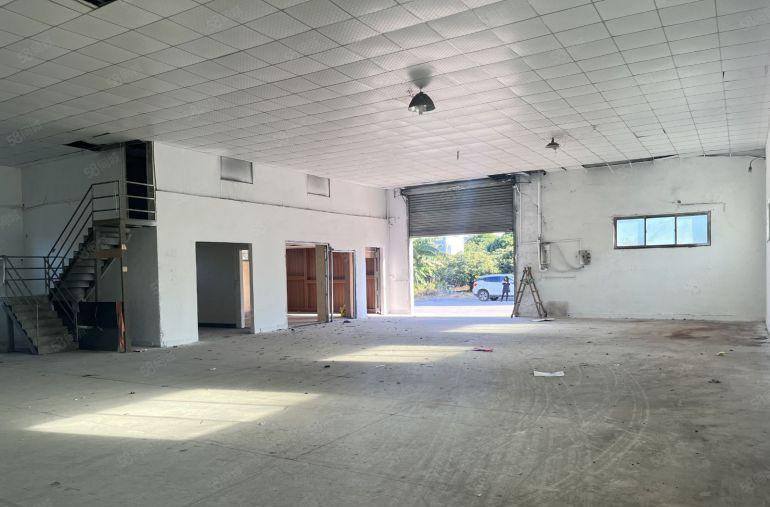 桥头新出原房东砖墙到顶小独院。现成办公室。吊顶可拆周边没居民