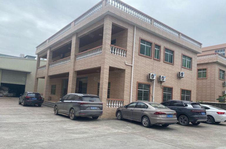 桥头镇新出二楼1800平米，有办公室及地坪漆。