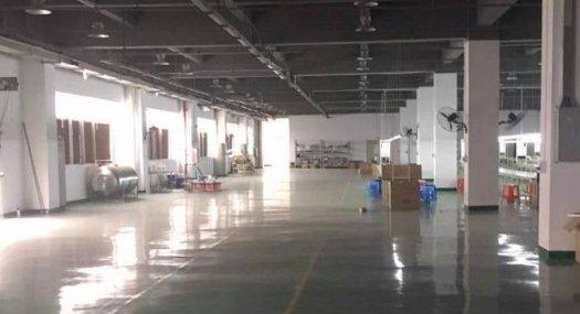 凤岗五联楼上电子厂房豪华装修地坪漆4800方，可分