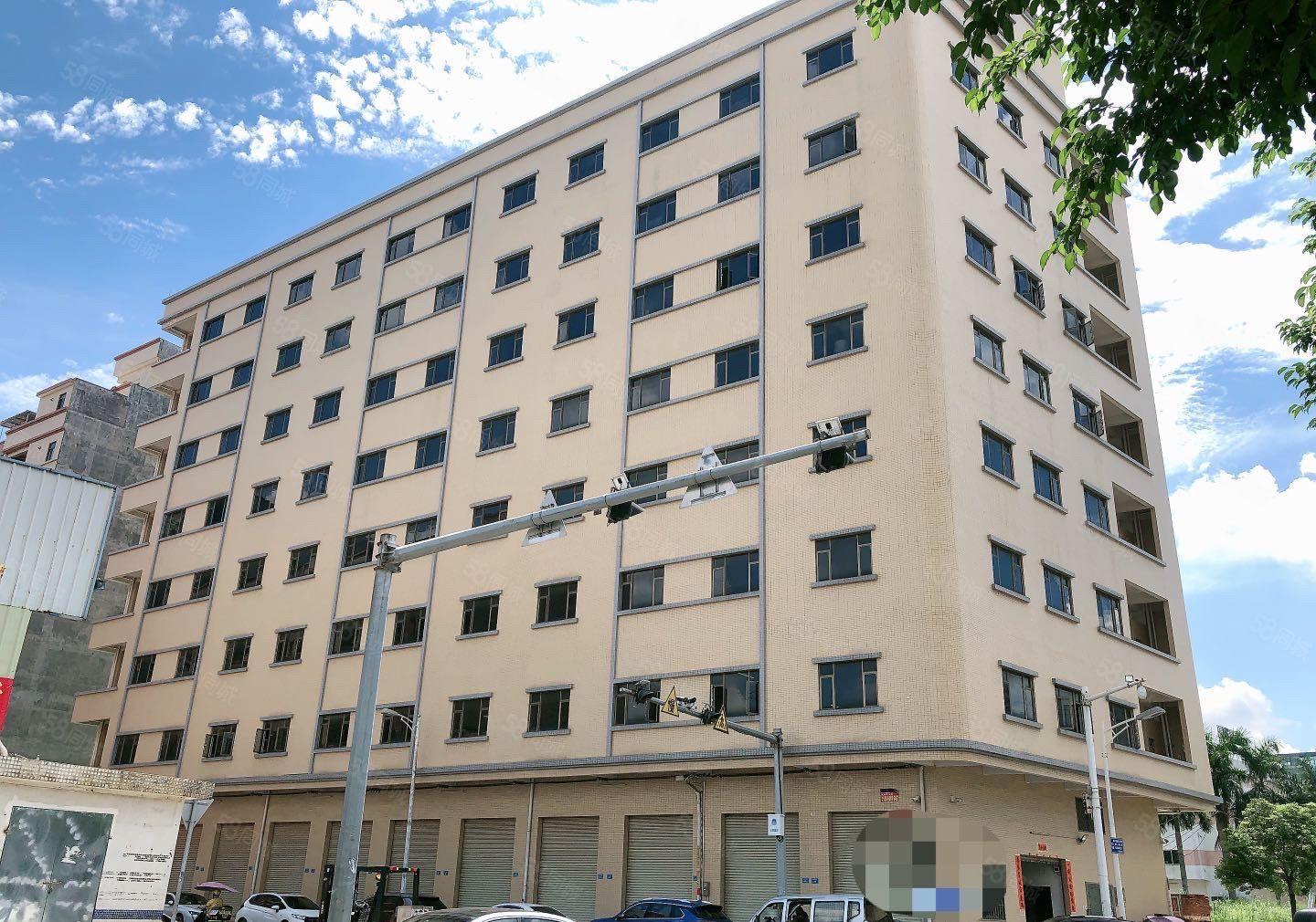 厂房出租，周边配套好，大小可以分租，工业区成熟，交通十分便利