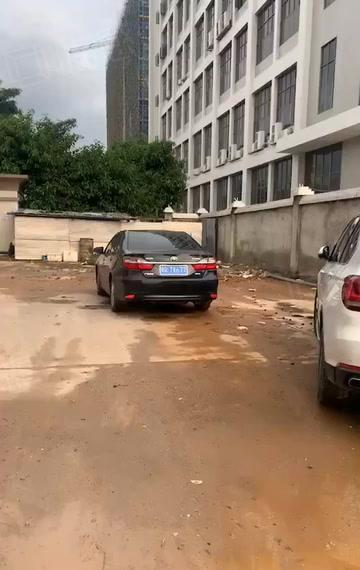 东坑一手房东独院钢构2000平方，实际面积出租，中间无柱子