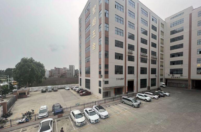 原房东12一平，层高6米1800平重工业红本厂房出租