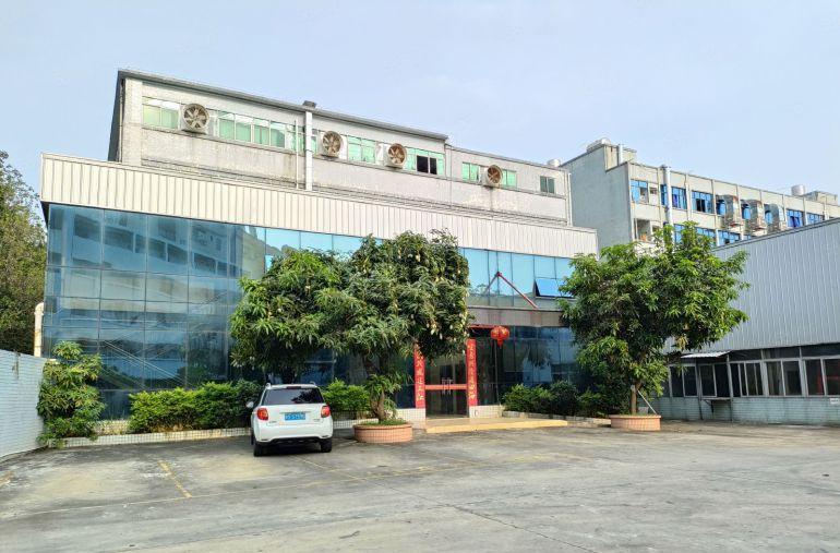 东坑镇新出原房东独院6000方工业用地，周边配套设施齐全。