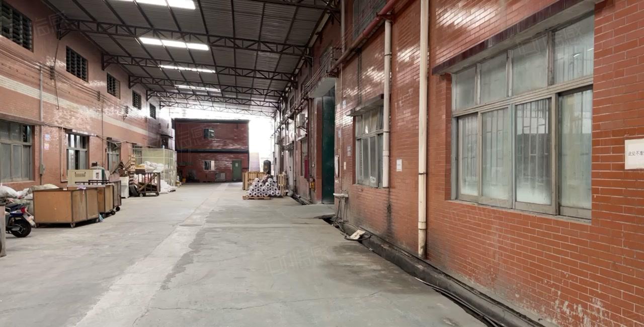 东坑镇工业园砖墙到顶单一层厂房出租1300平层高7米交通便利