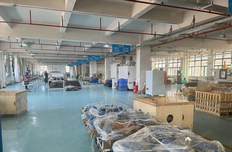 急租东坑新出原房东标准独院，带三吨电梯，现成装修车间办公室