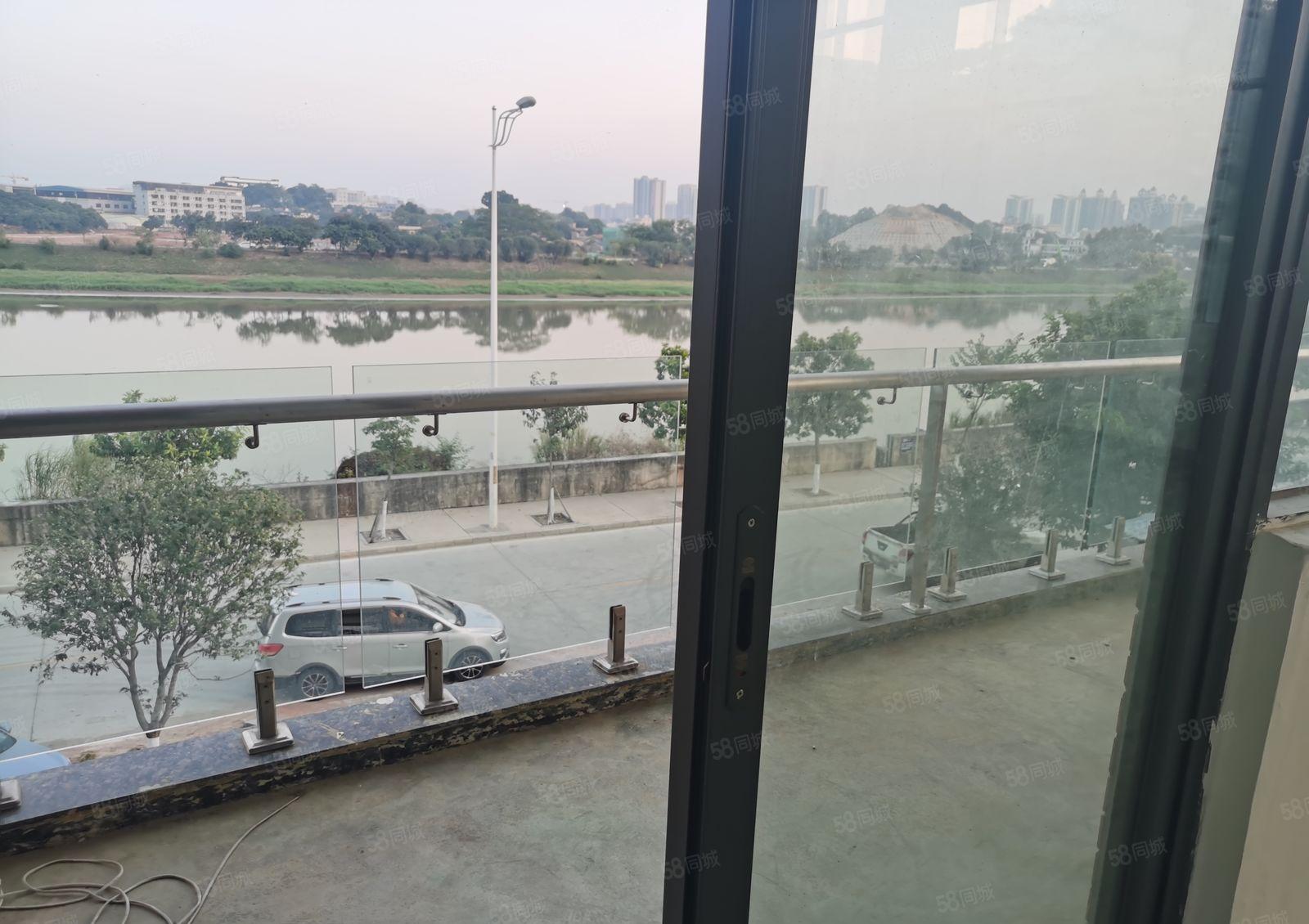 东坑江景厂房出租，8元一平，马路边