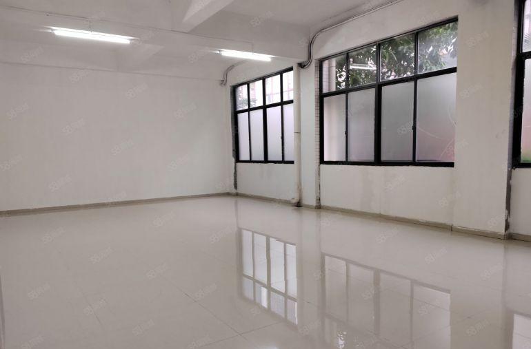 道滘标准厂房二楼2800平方可以分租1400平方，报价9元