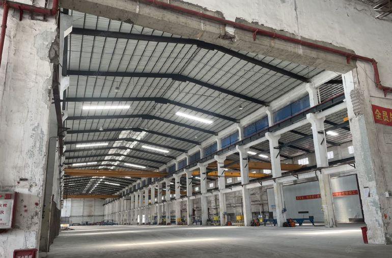 带行车5吨，滴水10米，空地大，厂房低价出租，1千五起租