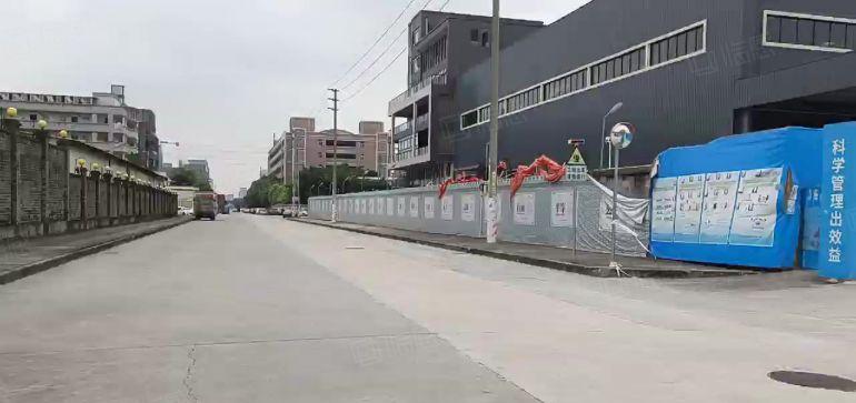 东莞市茶山镇17米高的钢构厂房出租，空地13000平方