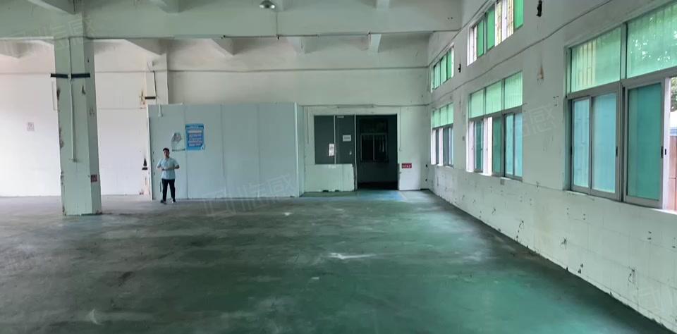 石排新出漂亮标准厂房出租带地坪漆可分租空地大。适合小加工电子