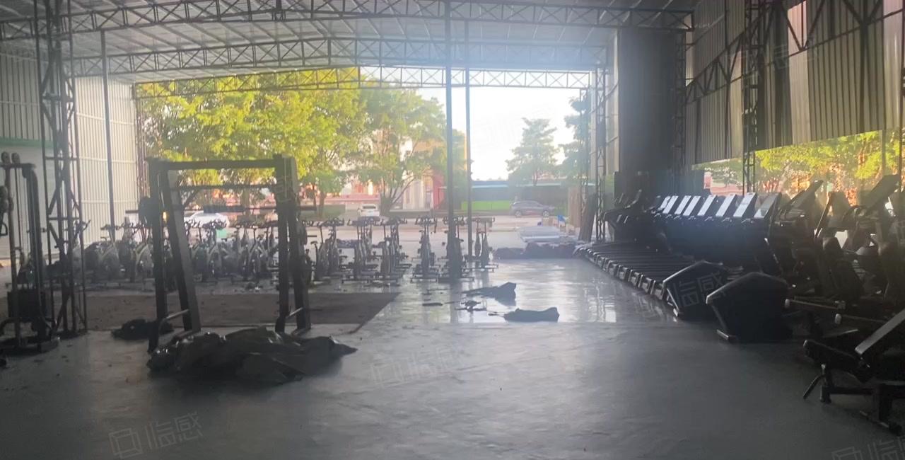 形象好空地大  石排新出漂亮单一层滴水八米无柱 五金设备仓库