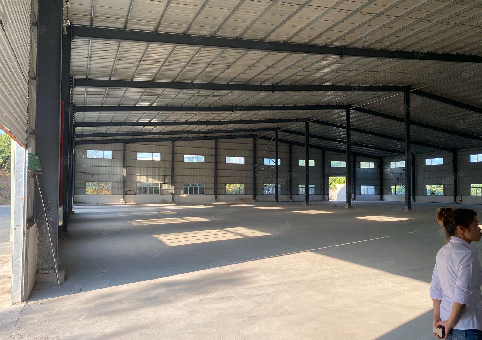 石排镇工业聚集区钢构单一层，空地大，可分租，厂房低价出租