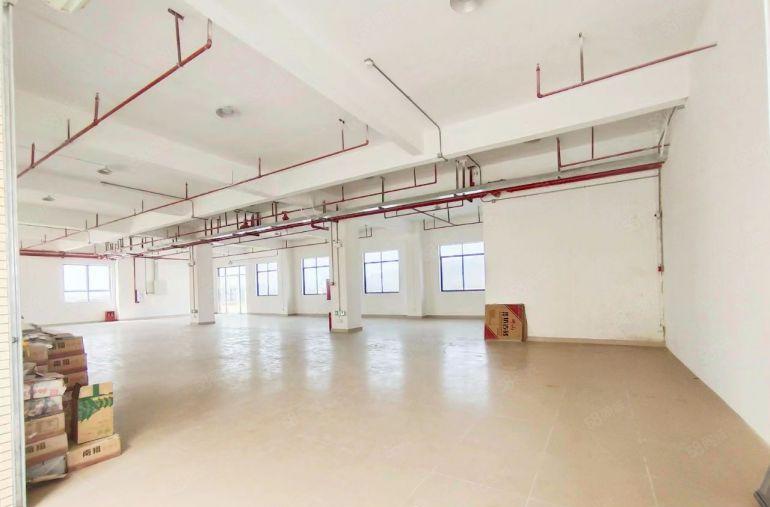 横沥镇原房东厂房一楼，可以架航车，有现成水电办公室配套宿舍。