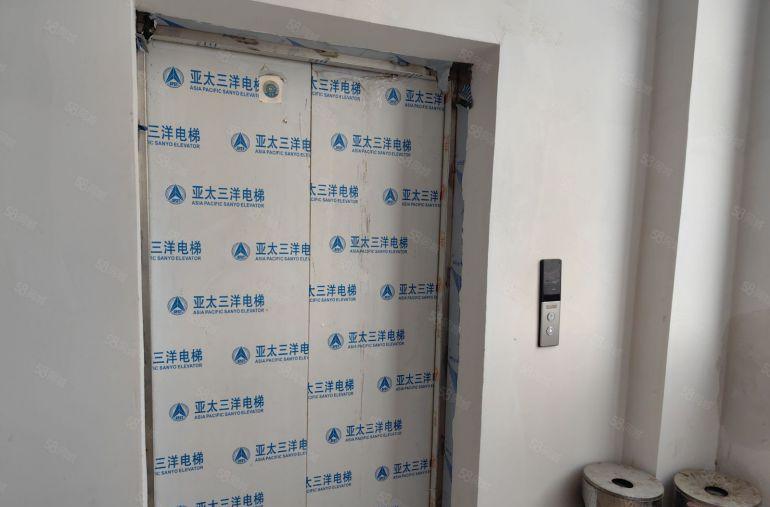 石排镇向西工业区标准厂房出租分租有现成办公室地坪漆装修带客梯