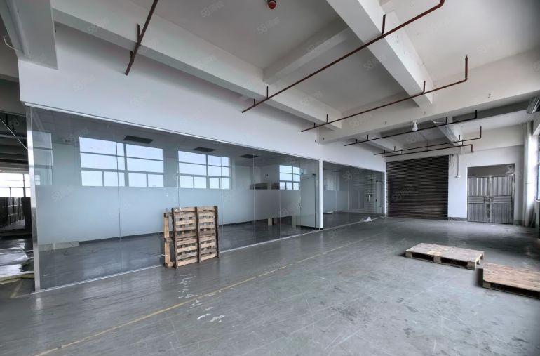 横沥镇原房东厂房一楼，可以架航车，有现成水电办公室配套宿舍。