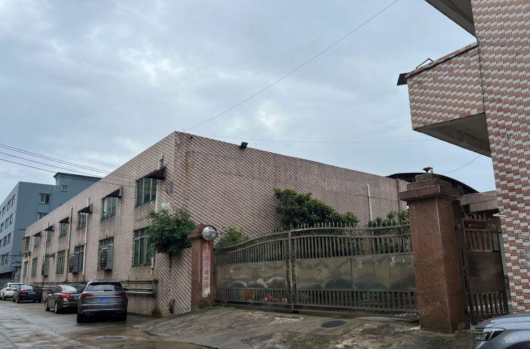 石排镇原房东水泥到顶层高6米单一层带四部行车厂房出租