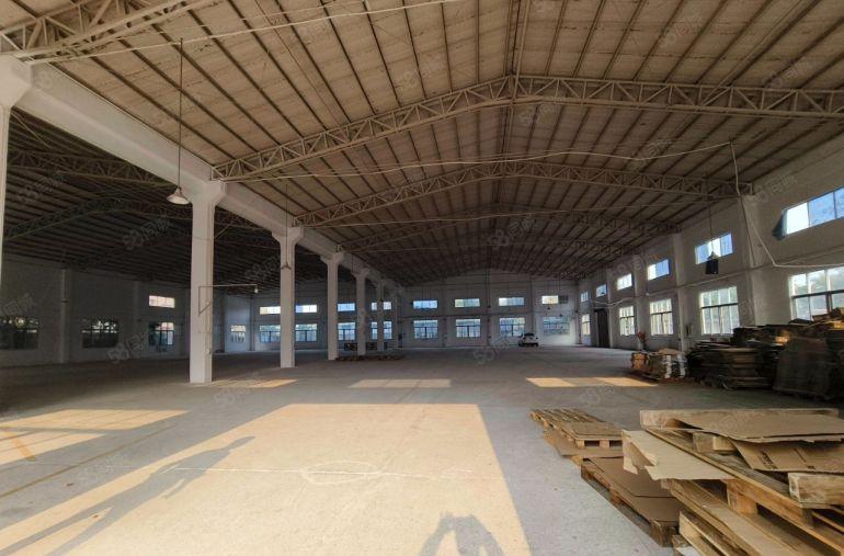 中堂单一层独院砖墙到顶2300平厂房出租，可进13米货车