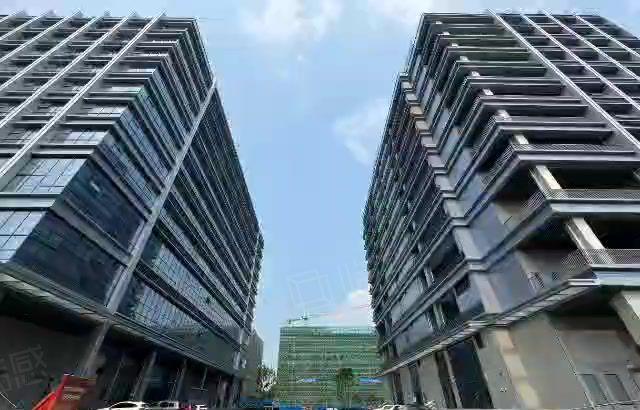 中堂潢涌全新首层8米厂房出租，证件齐全红本厂房