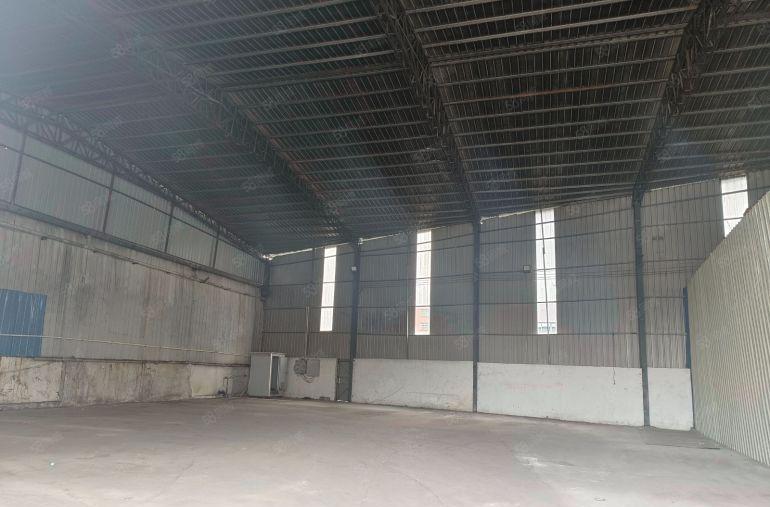 中堂 小独院一楼高10米厂房出租，交通方便，原房东价格便宜