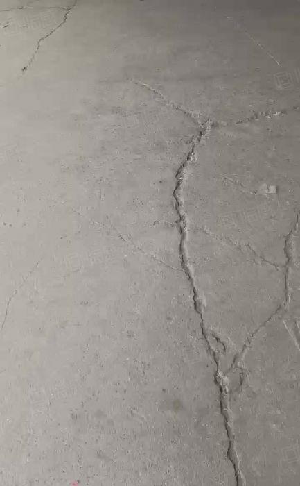 中堂 小独院一楼高10米厂房出租，交通方便，原房东价格便宜