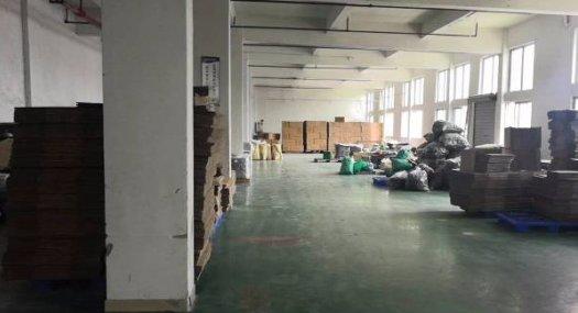 凤岗官井头出租水电到车间标准货梯厂房850平位置佳