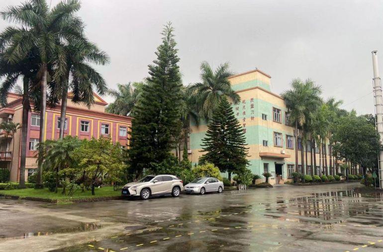 高埗镇环城路外花园式厂房出租，标准楼房500起分，可办环评