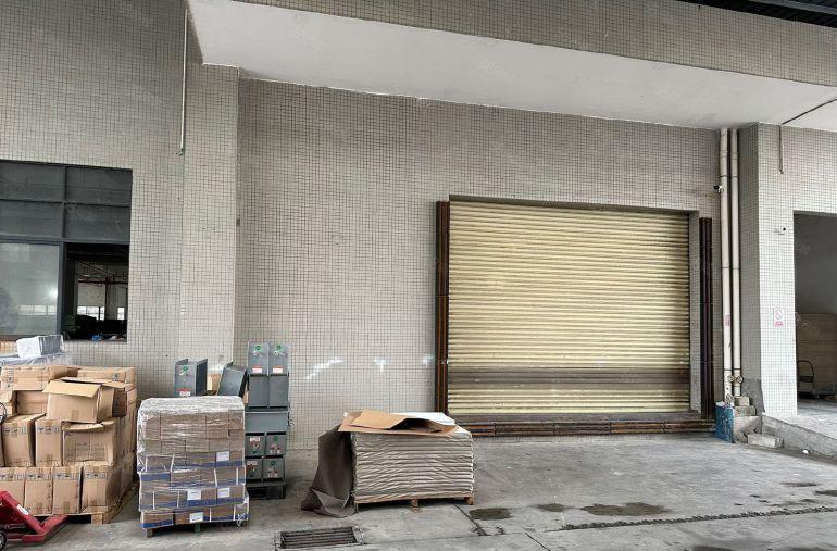 高埗工业园标准厂房出租，一楼1980平，可办环评有办公室装修