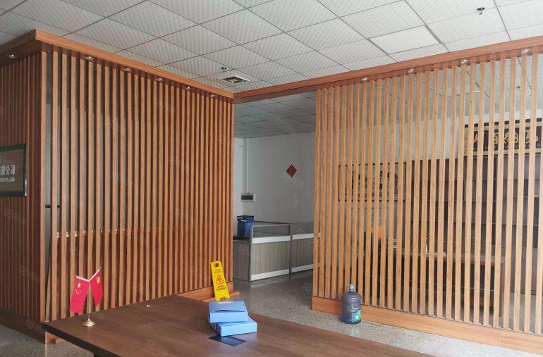 企石镇工业园区一楼1000平米厂房出租带办公室带航车