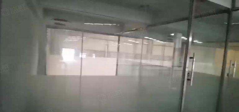 企石镇钢构厂房出租，带办公室，行车，水电，地坪漆，靠东部快速