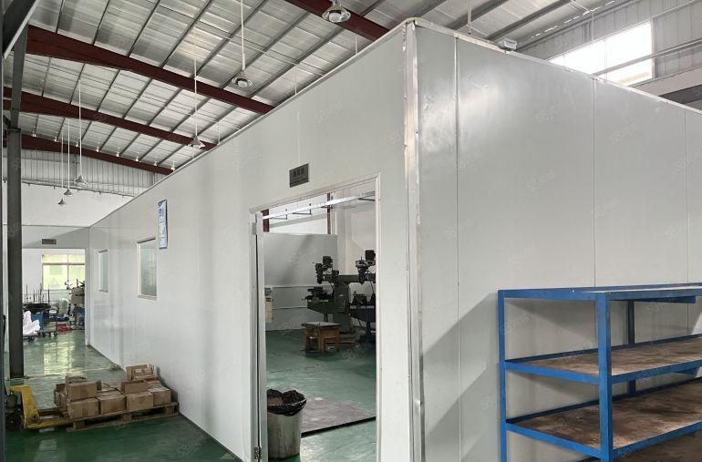 企石厂房出租，新出原房东独院带两部五吨航车空地非常大适五金等