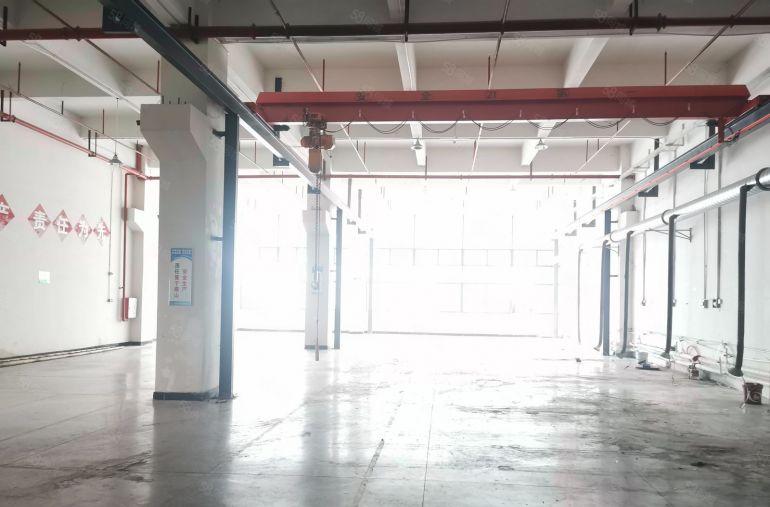 企石镇工业园区一楼1000平米厂房出租带办公室带航车