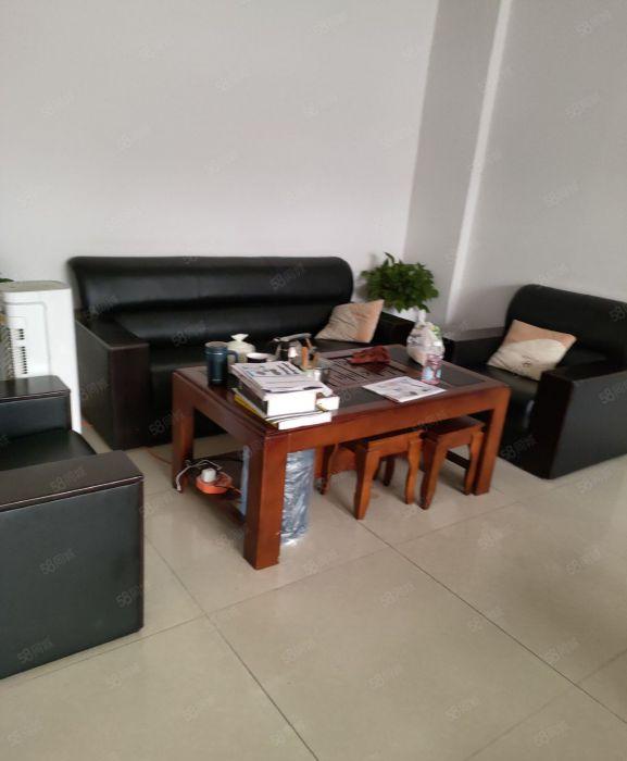 东莞企石镇楼上450平米带装修厂房出租，水电齐全