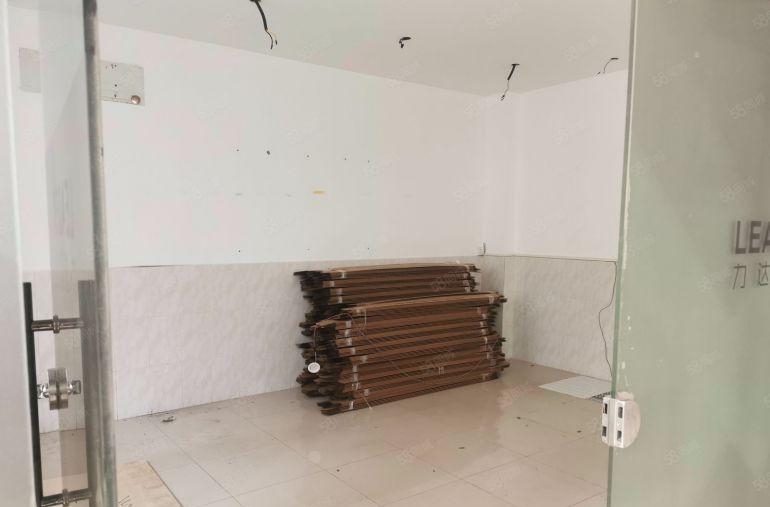 企石镇中心一楼一整层2380平米厂房出租带豪华装修办公室