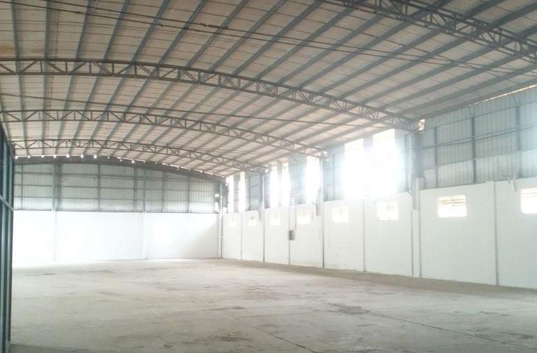 企石镇原房东的独门独院单一层钢构厂房，现成水电到车间，办公室