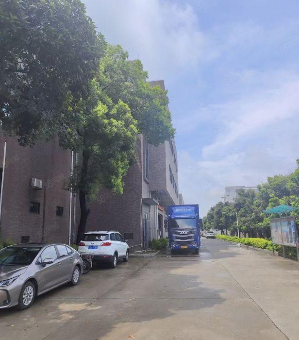 独院两层10500平方，一楼6米，二楼5米，低价出租15块