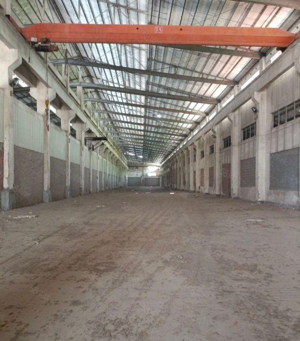 洪梅重工业厂房，高度9米，有现成行车，利用率高，可分租