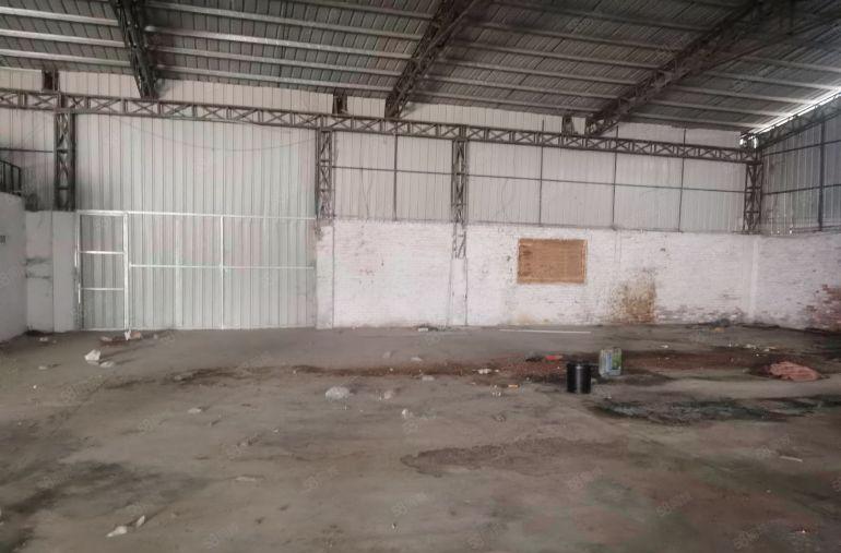 砖墙到顶，水泥顶滴水5米700平方，独门独院厂房便宜出租