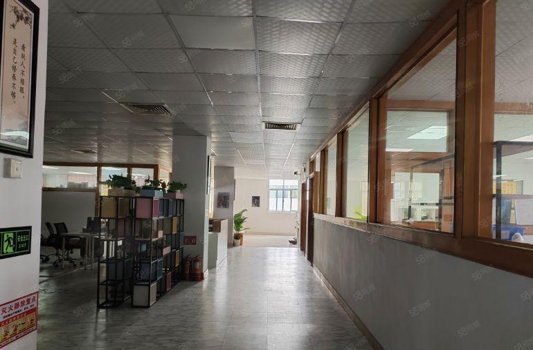 谢岗精装修特价房，现成办公室地坪漆水电齐全，交通非常方便。