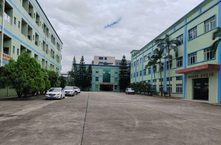 谢岗精装修特价房，现成办公室地坪漆水电齐全，交通非常方便。